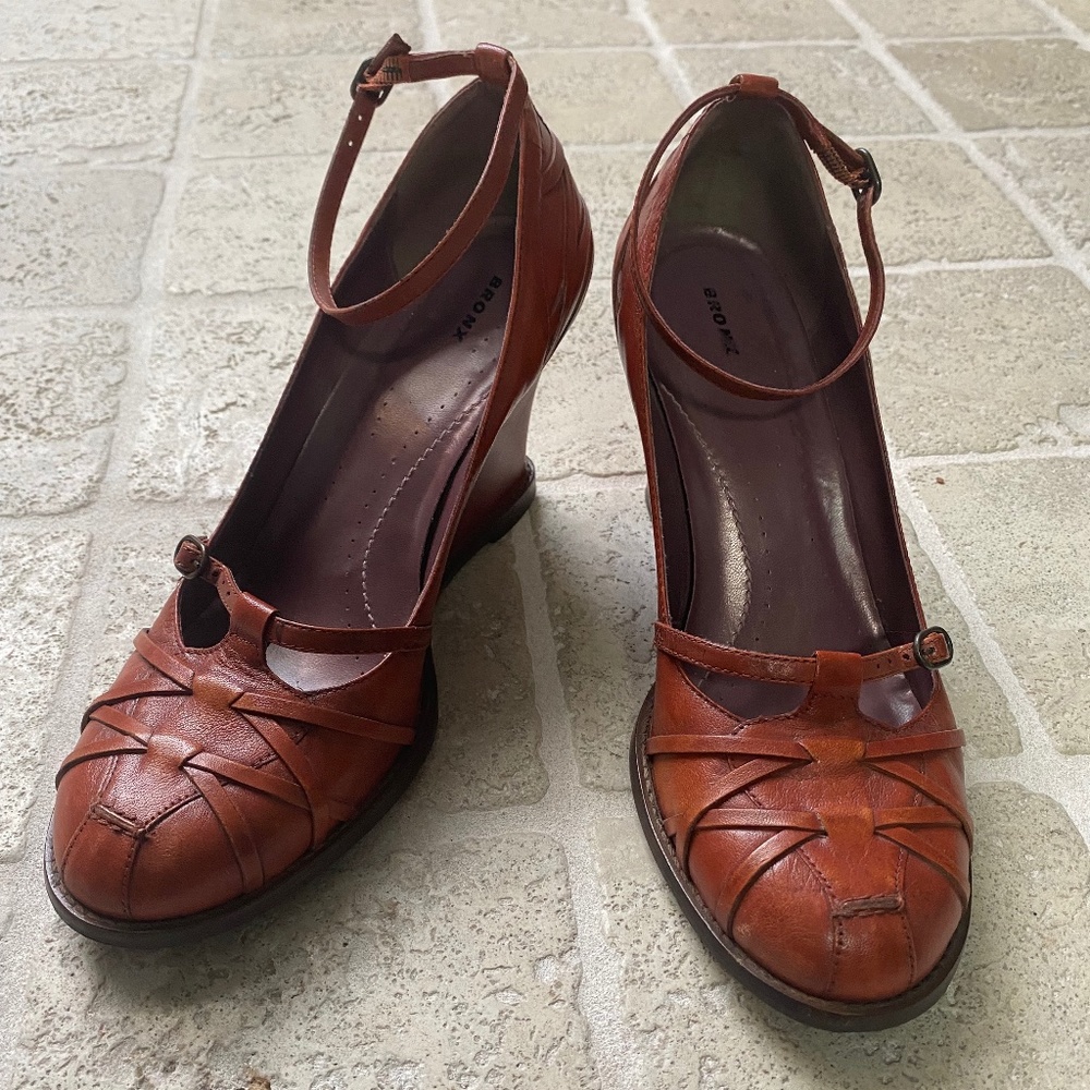 Bronx leather wedge sandals size 10.